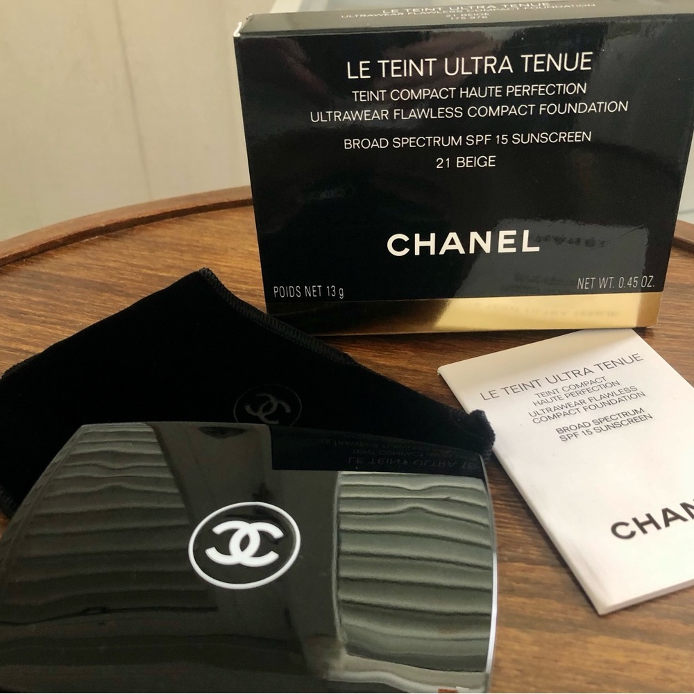 Chanel Le Teint Ultra Tenue Compact Foundation 21 Beige